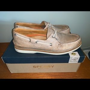 GOLD A/O CROSS LACE BROWN Sz 8.5